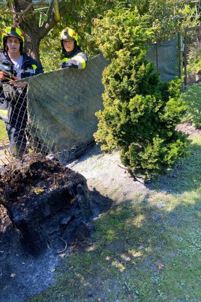 brand-gartenanlage-feuerwehrmaenner